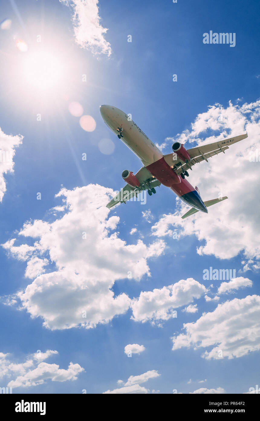 Airplane landing view hi-res stock photography and images - Alamy