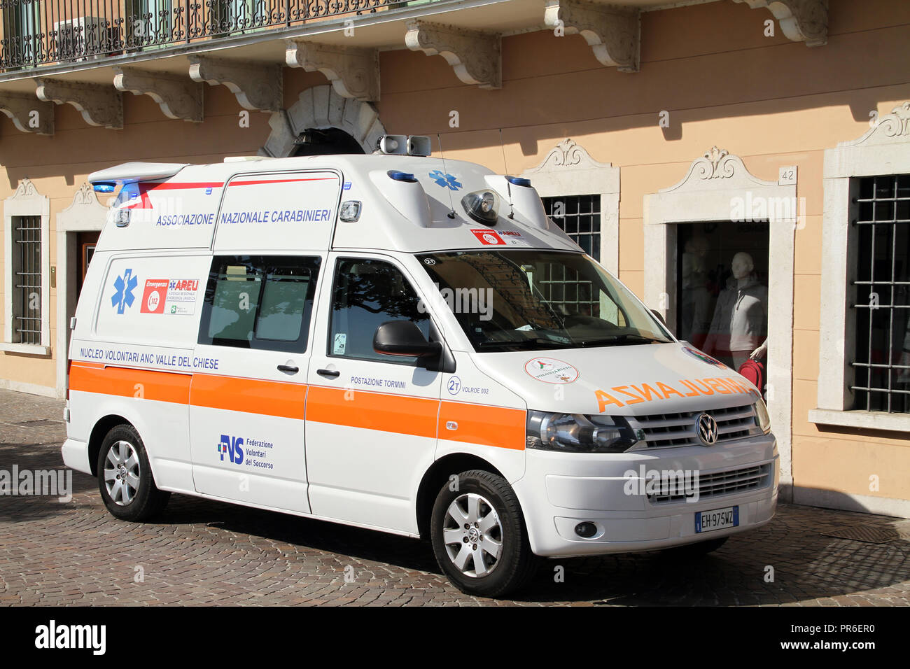Italian ambulanza service hires stock photography and images Alamy