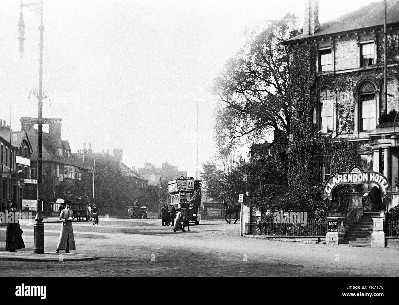 Station Road Watford, clarendon hotel early 1900s Stock Photo Alamy