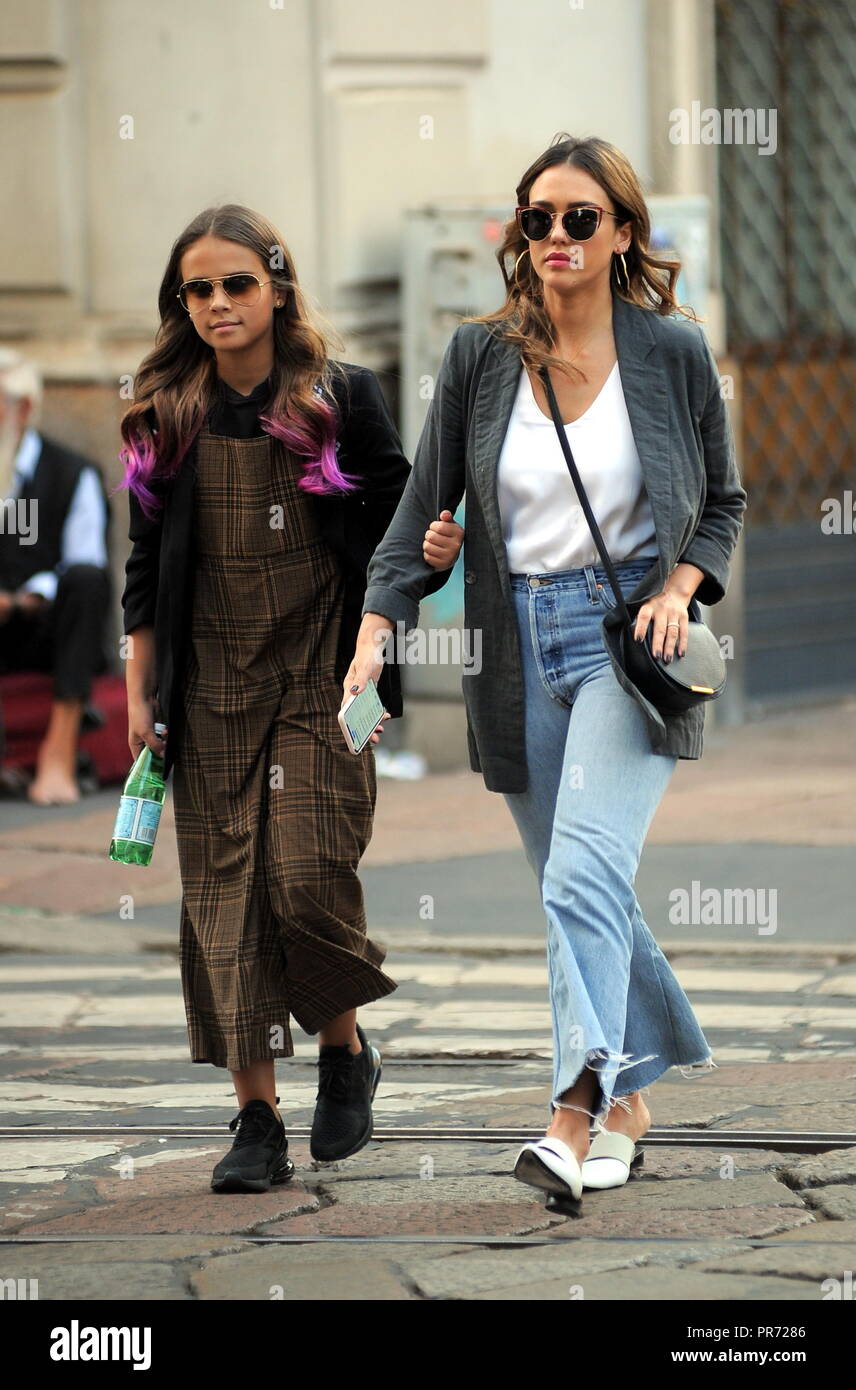 Jessica Alba and her daughter Honor Marie shopping at Falconeri in