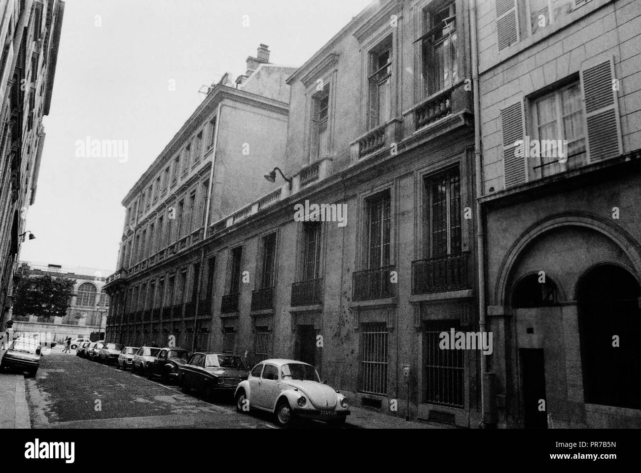 Paris annex office building hi-res stock photography and images - Alamy