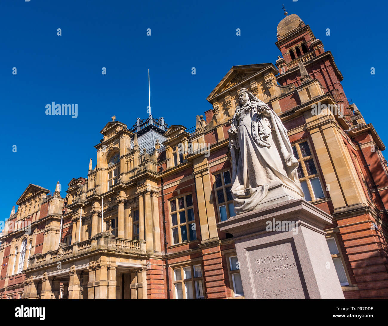 The Town Hall,Queen Victoria Statue,The Parade,Royal Leamington Spa