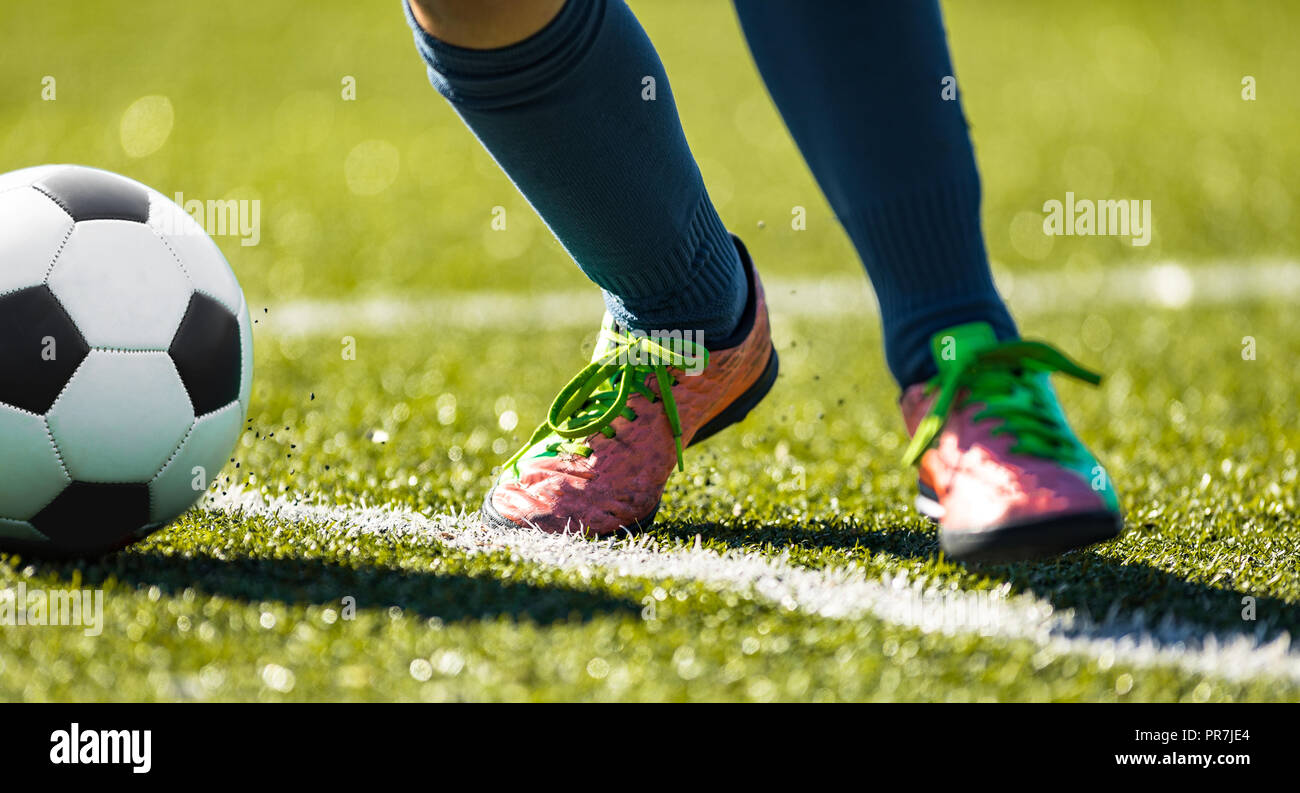 Soccer kicking feet hires stock photography and images Alamy