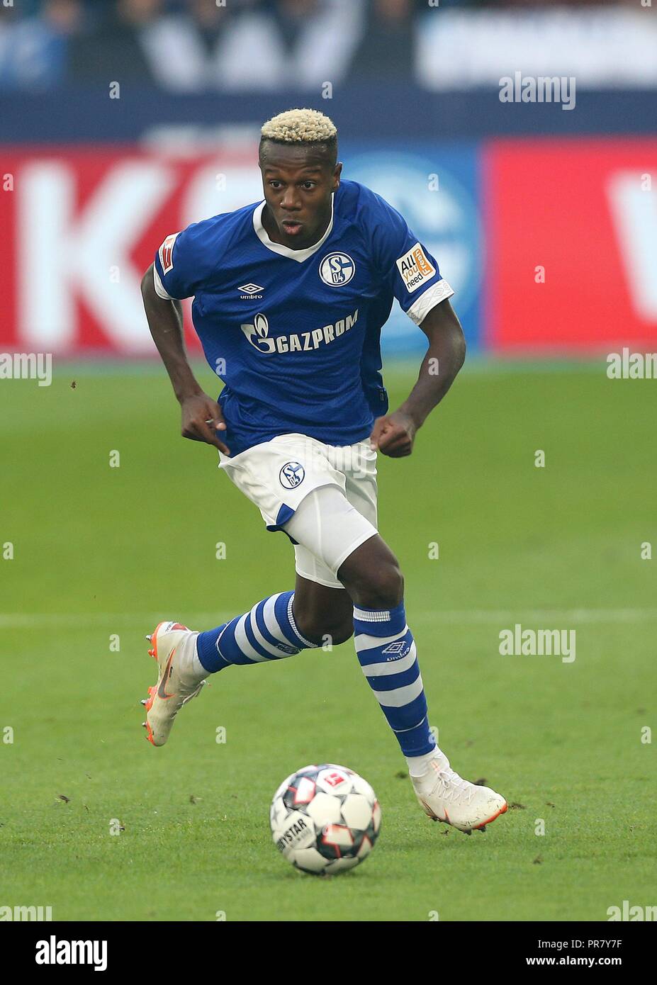 Gelsenkirchen Deutschland 29th Sep 2018 Firo 29 09 2018 Football 1 Bundesliga Season 2018 2019 Fc Schalke 04 Fsv Fsv Fsv Mainz 05 1 0 Hamza Mendyl Schalke Single Action Usage Worldwide Credit Dpa Alamy Live News Stock Photo Alamy