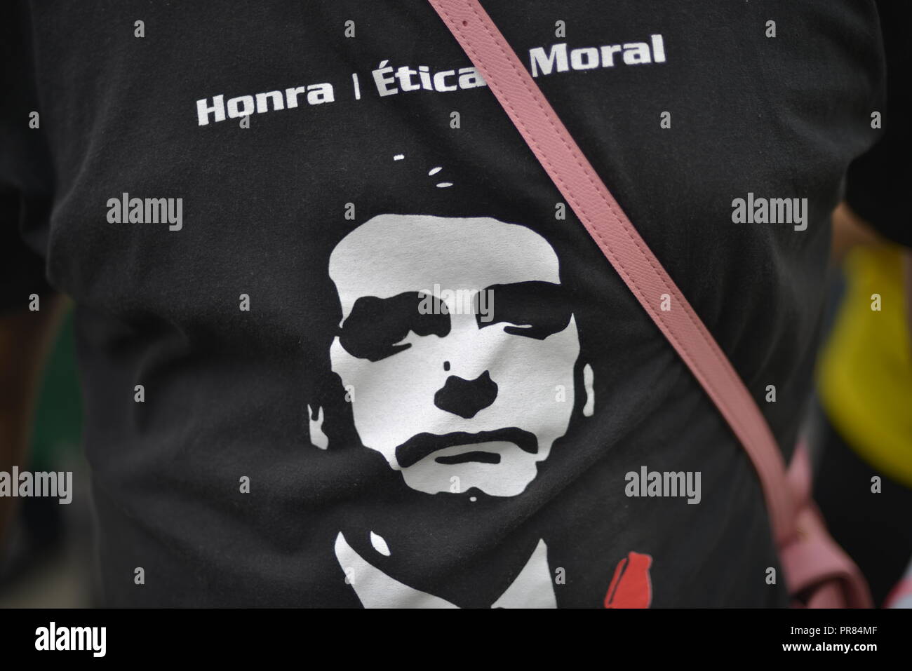 Rio de Janeiro, Brazil. 29th Sep, 2018. 'Honor - Ethics - Morality', is written on a T-shirt above an image of the extreme right-wing presidential candidate Bolsonaro. The ex-military rants against homosexuals and blacks and glorifies the military dictatorship (1964-1985). Again and again he shocks with derailments. He once certified to a politician that she did not deserve to be raped 'because she is very ugly'. Credit: Fabio Teixeira/dpa/Alamy Live News Stock Photo