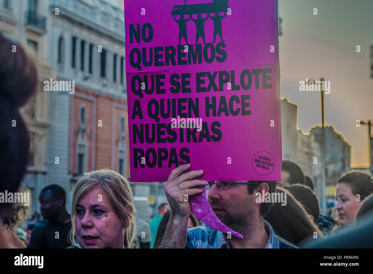 Madrid, Spain. 30th Sept 2018. Slave labor sneaks into the fashion industry from 400 millions of children who are lured into coerced factory labor via promises of free education to cotton pickers who are kept in debt bondage by their employers. In an increasingly globalized industry, 85% of workers are women, this performance takes action in Madrid, Spain in the main street of the center Gran vía in front of Primark, hm, Zara and different fashion clothe stores Credit: Alberto Sibaja Ramírez/Alamy Live News Stock Photo