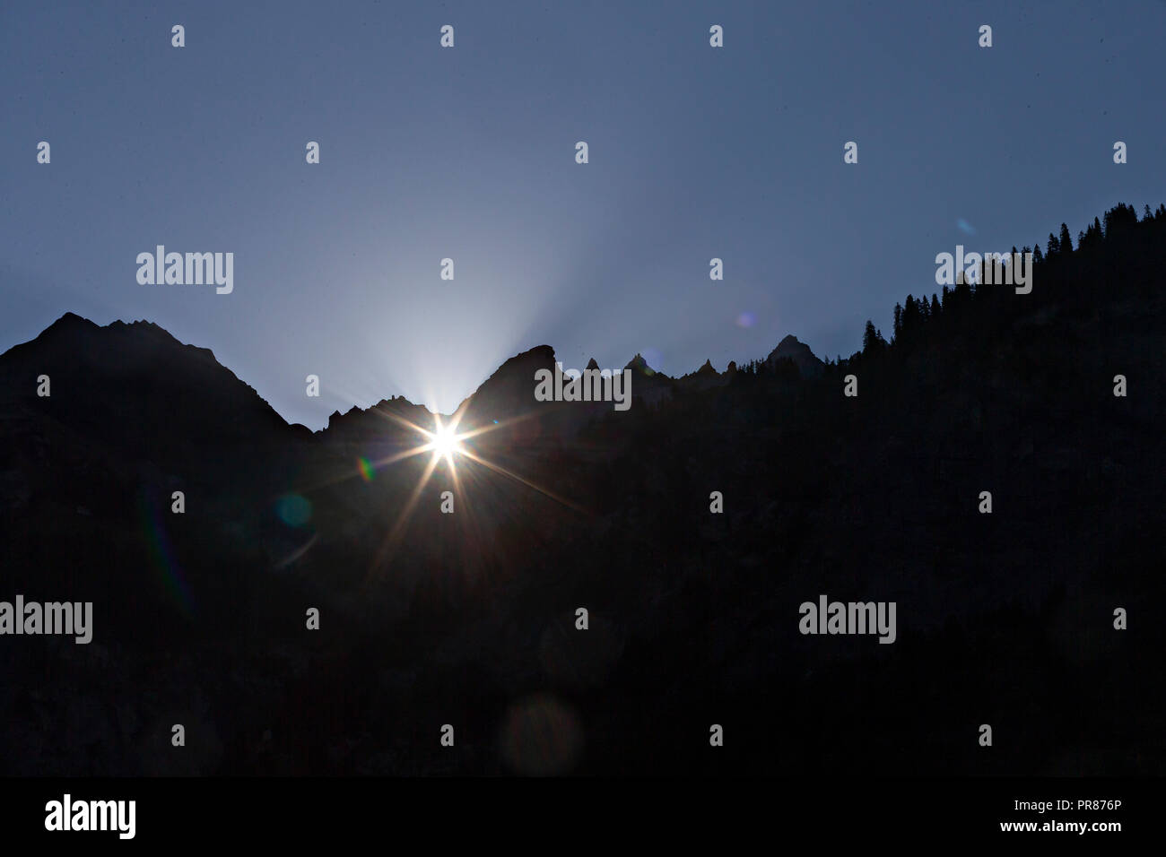 Elm, Switzerland. 30th Sep, 2018. The sun shines through the Martin's Hole directly onto Elm, in the Canton of Glarus, Switzerland, Sept. 30, 2018. The 22x19 meter wide rock window is located approximately 2,600m above sea level in the large Tschingelhorn mountain. This unusual phenomenon takes place for a few minutes shortly on several days in spring and autumn every year. Credit: Michele Limina/Xinhua/Alamy Live News Stock Photo