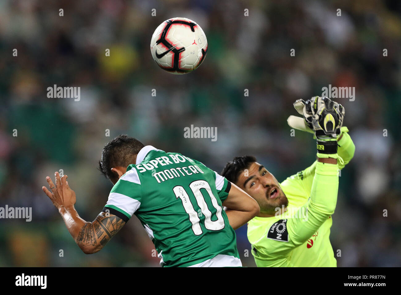 Lisbon, Portugal, Portugal. 29th Sep, 2018. Fredy Montero of Sporting CP (L) vies for the ball with Amir Abedzadeh of MarÃ-timo during League NOS 2018/19 football match between Sporting CP vs MarÃ-timo. Credit: David Martins/SOPA Images/ZUMA Wire/Alamy Live News Stock Photo