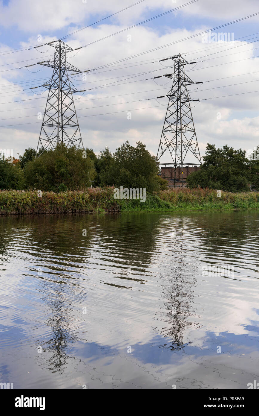 River Mersey at Latchford, Warrington. Elctricity pylons Stock Photo