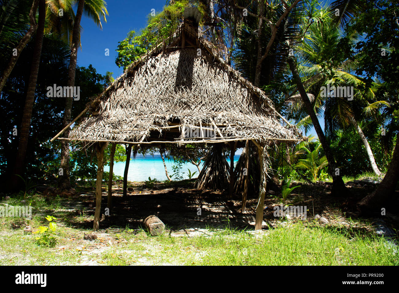Micronesian hut in a tropical beach at Ant Atoll, Pohnpei, Federated States of Micronesia Stock Photo