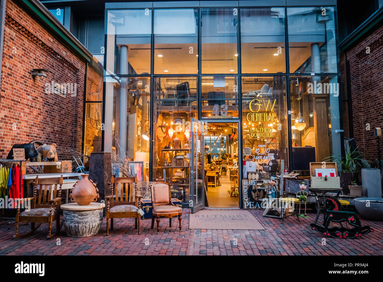 home decor store front evening Stock Photo Alamy