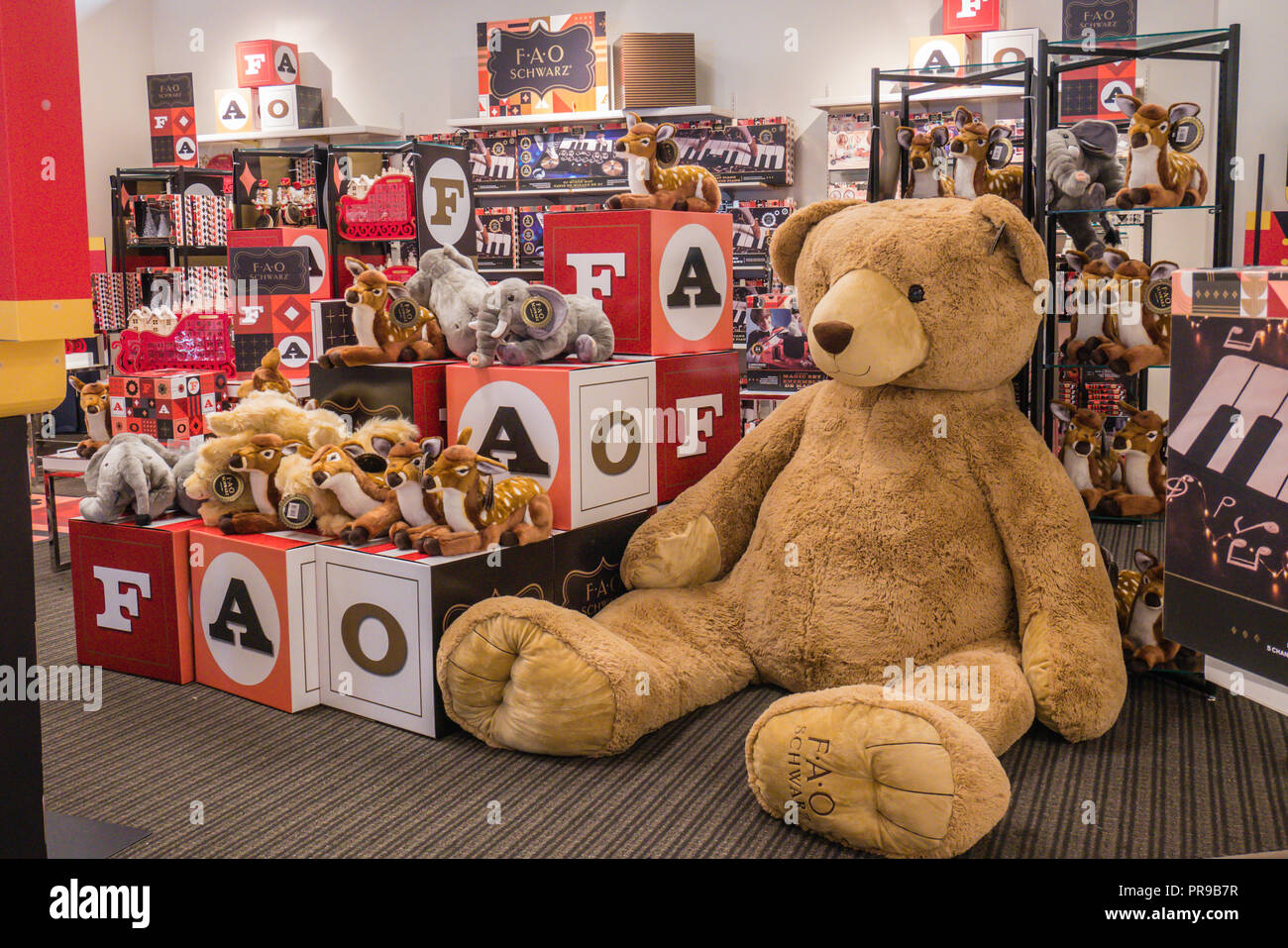 Fao schwarz toy store hi-res stock photography and images - Alamy