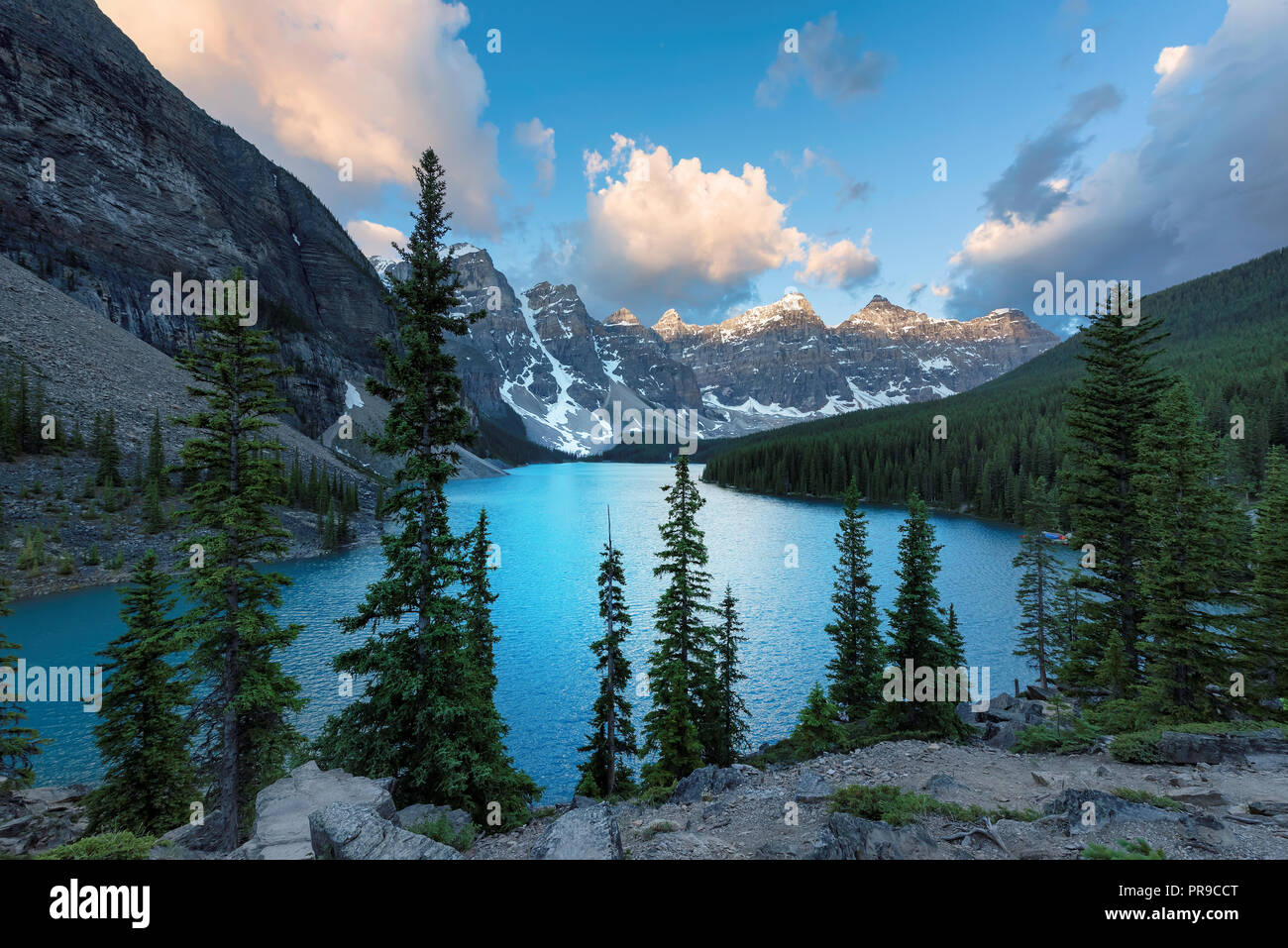 Sunrise at Mountain lake in Canadian Rockies - Moraine lake in Banff ...