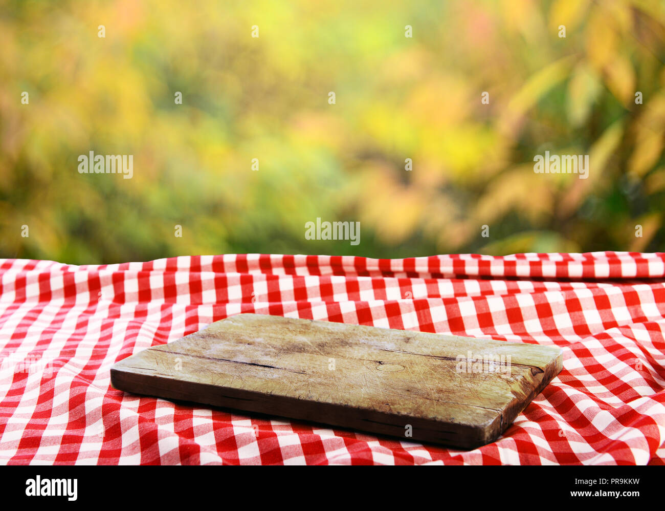 Empty table with empty cutting board for product display montages Stock Photo