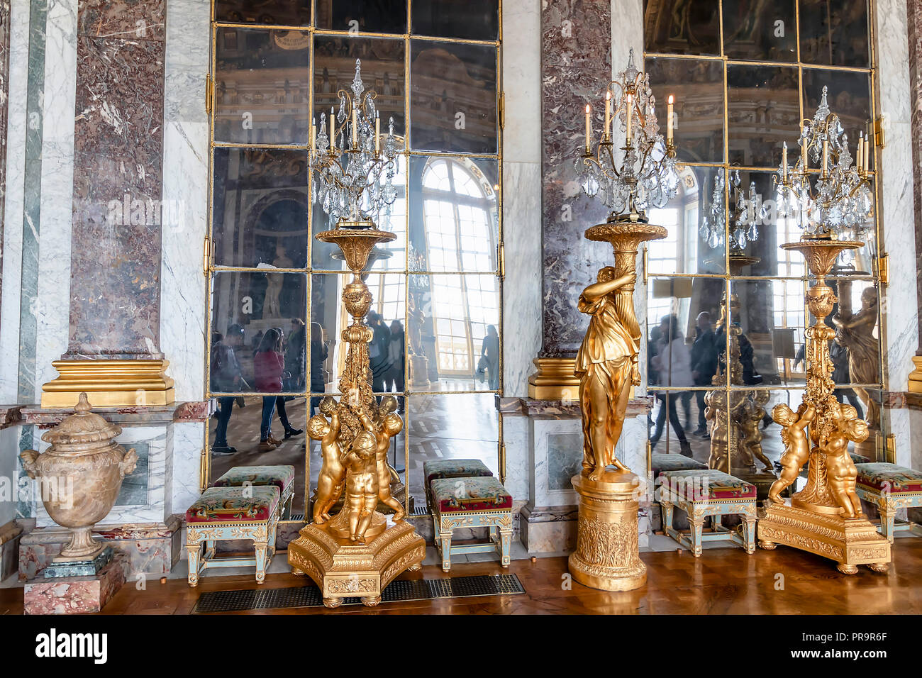 Chandeliers and mirrors in the Hall of Mirrors (Galerie des Glaces) of