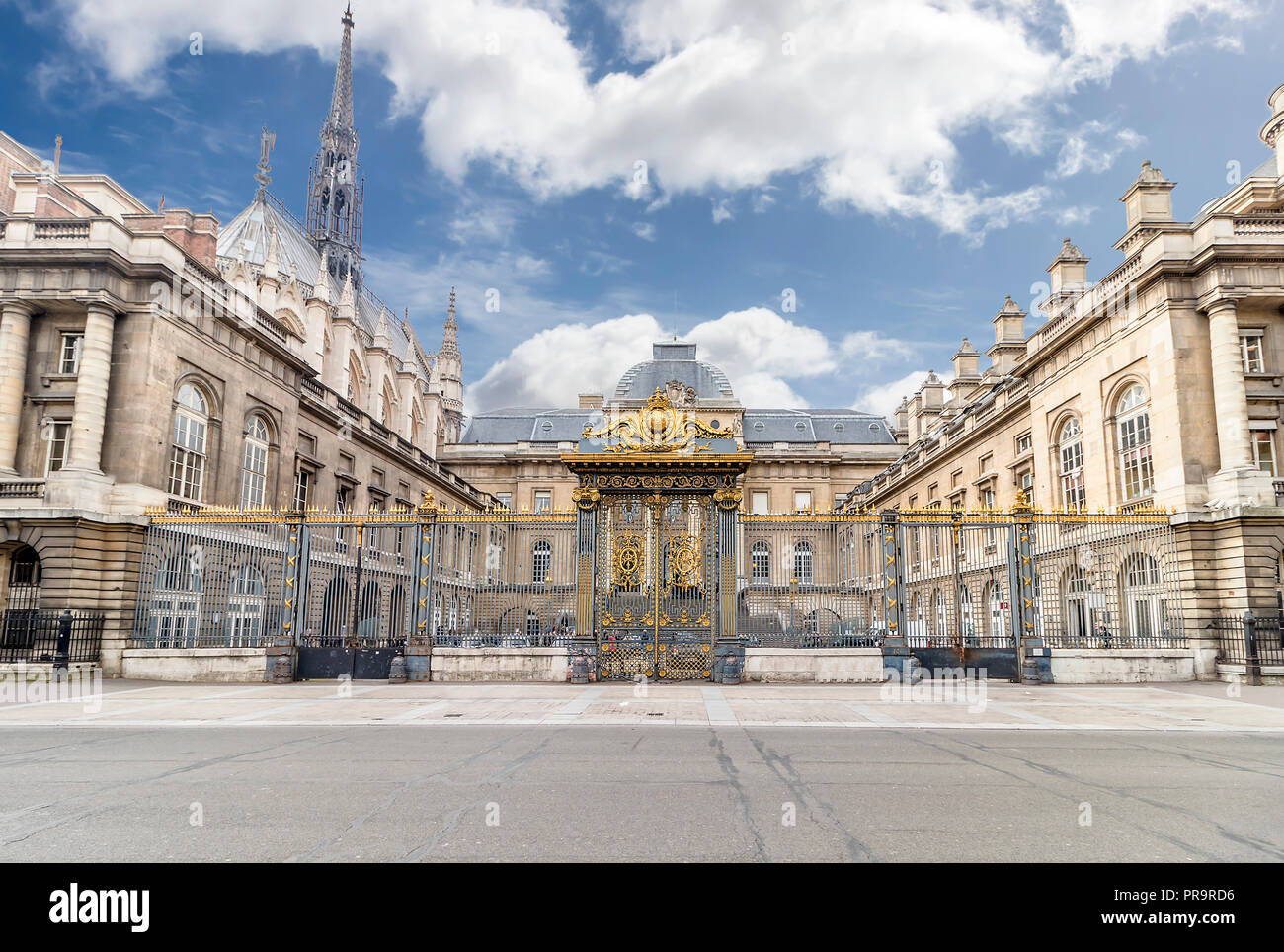 Palais de Justice de Paris (Paris Law Courts). Palais de Justice, one of most important official buildings in Paris, it was site of former royal palac Stock Photo