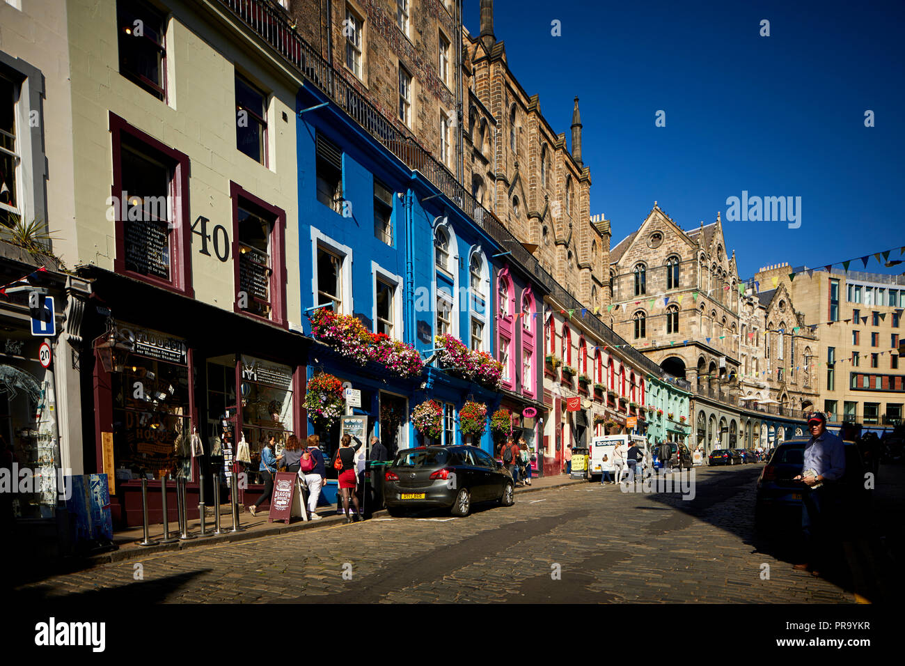 Historic Edinburgh, Scotland Grassmarket   cobbled West Bow leading up to Victoria Street lined with posh independent shops with Victoria Terrace abov Stock Photo