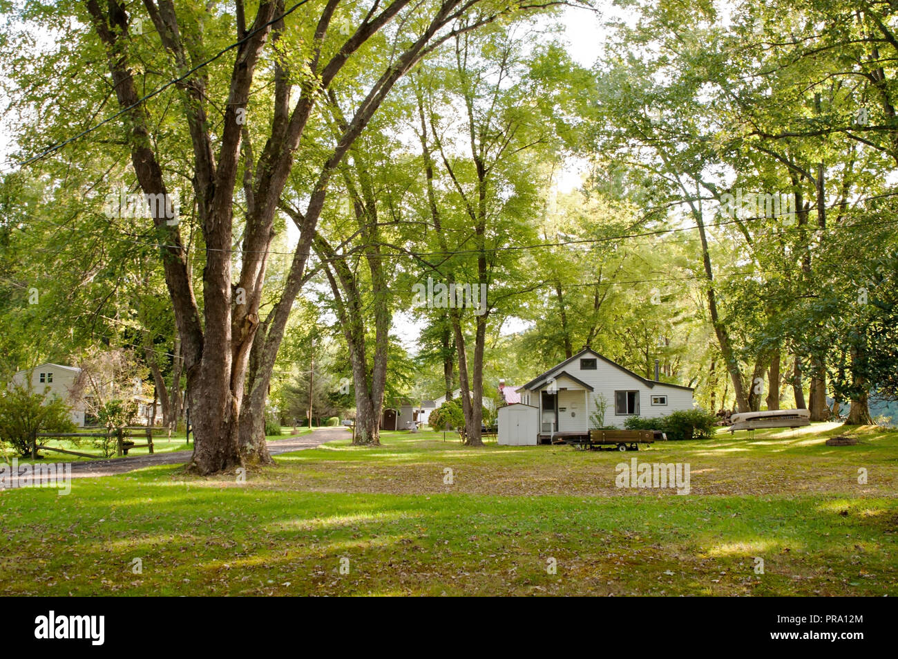 Hunting camps hi-res stock photography and images - Alamy