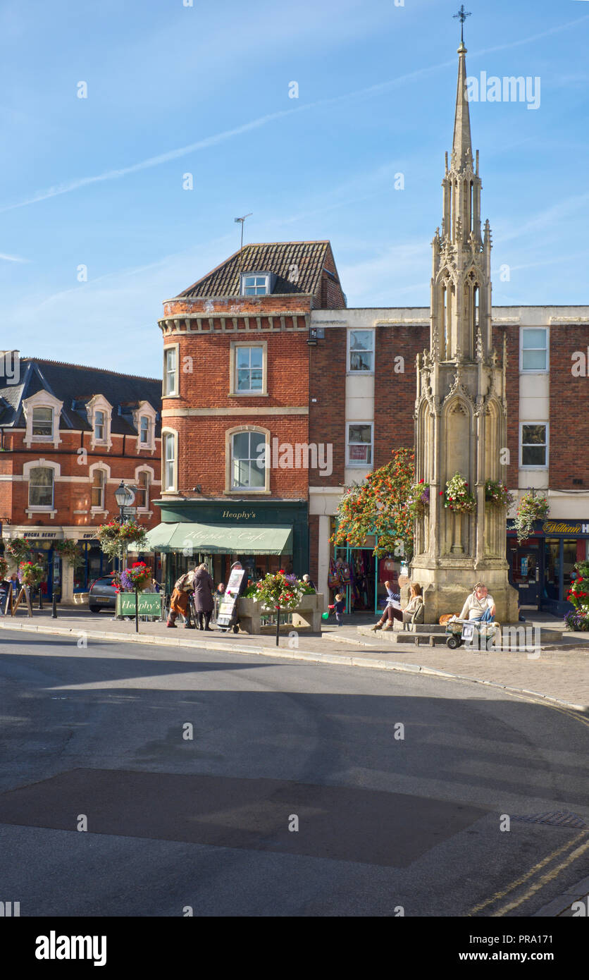 Street scene at the Market Cross and High Street in Glastonbury, Somerset, UK Stock Photo