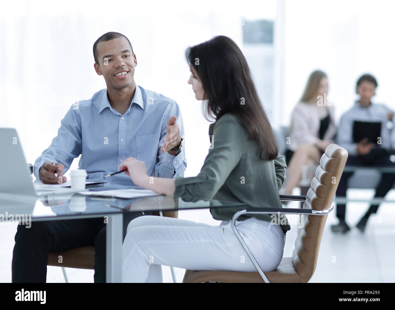 Bank manager and client hi-res stock photography and images - Alamy