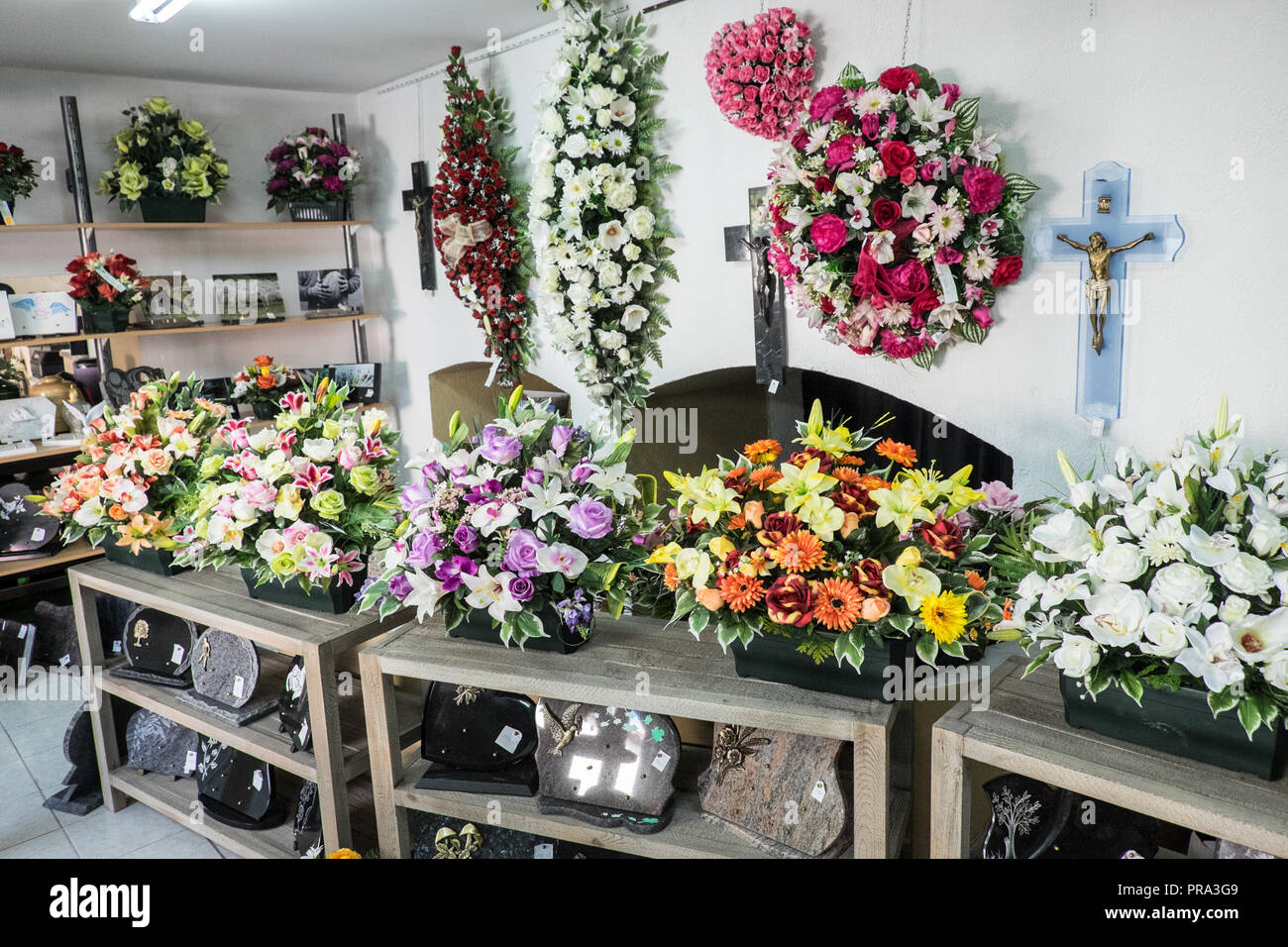 Funeral parlour,funeral directors,shop,with,coffins,plaques,and floral,wreaths,in,Limoux,France,French,Europe,European, Stock Photo