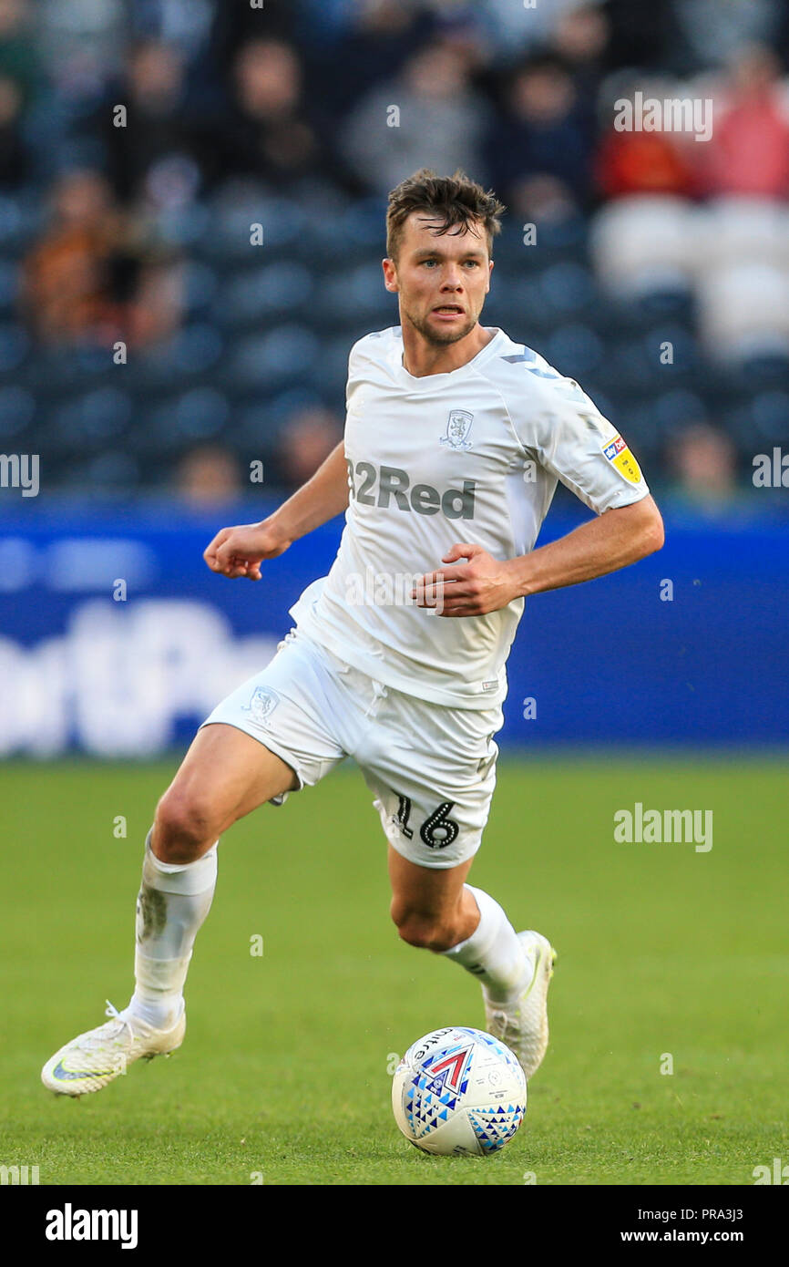 29th September 2018, KCOM Stadium, Hull , England; Sky Bet Championship, Hull City v Middlesbrough ;  Jonny Howson (16) of Middlesbrough with the ball  Credit:   Mark Cosgrove/News Images  English Football League images are subject to DataCo Licence Stock Photo