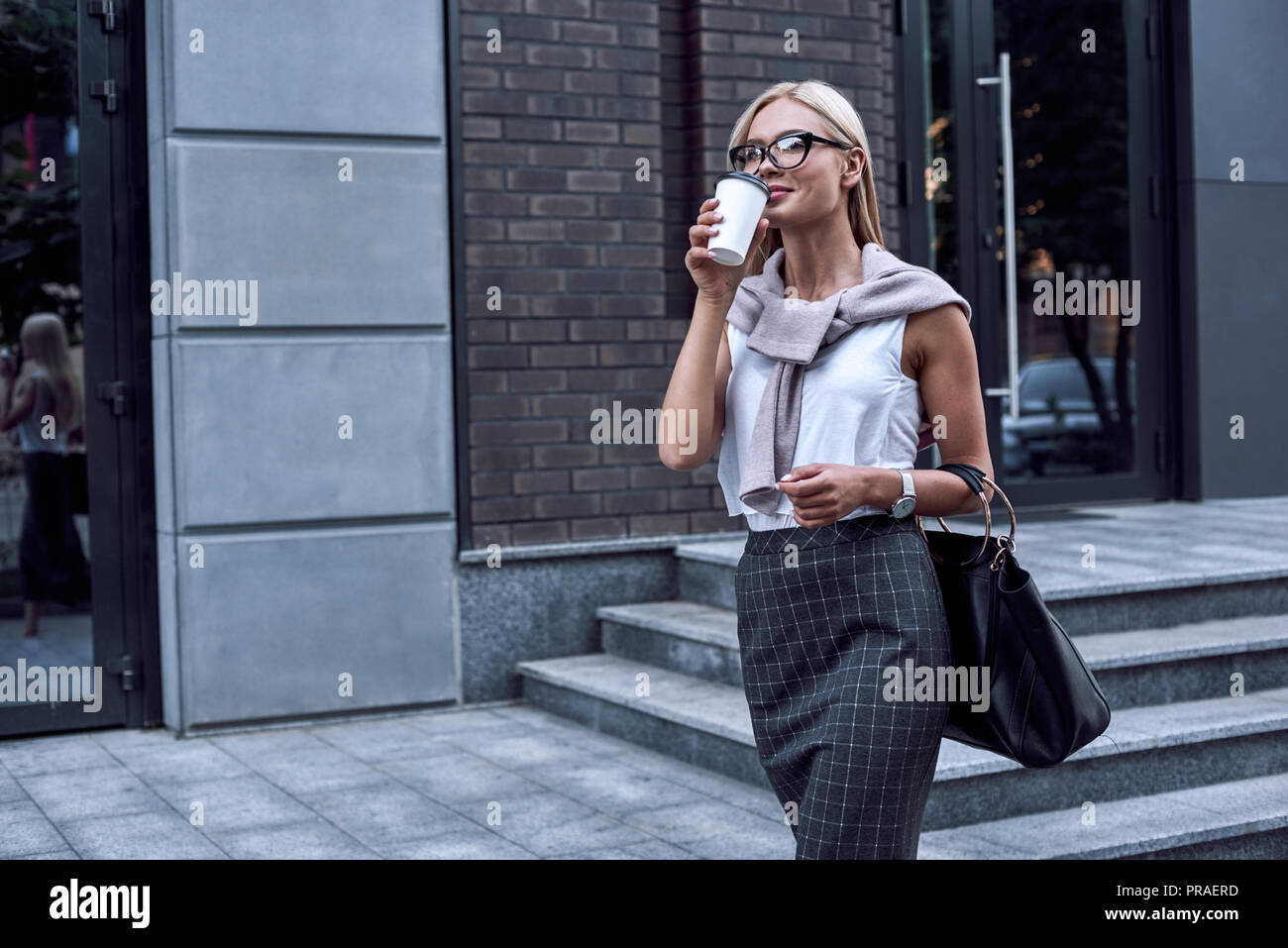 Woman stylish new york hi-res stock photography and images - Alamy