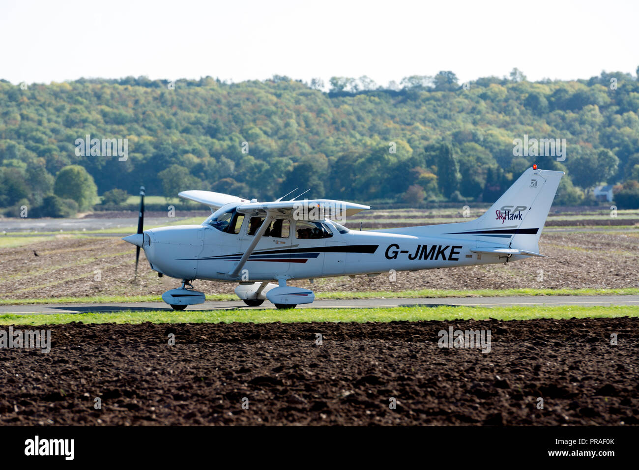 Cessna 172S Skyhawk at Wellesbourne Airfield, Warwickshire, UK (G-JMKE) Stock Photo