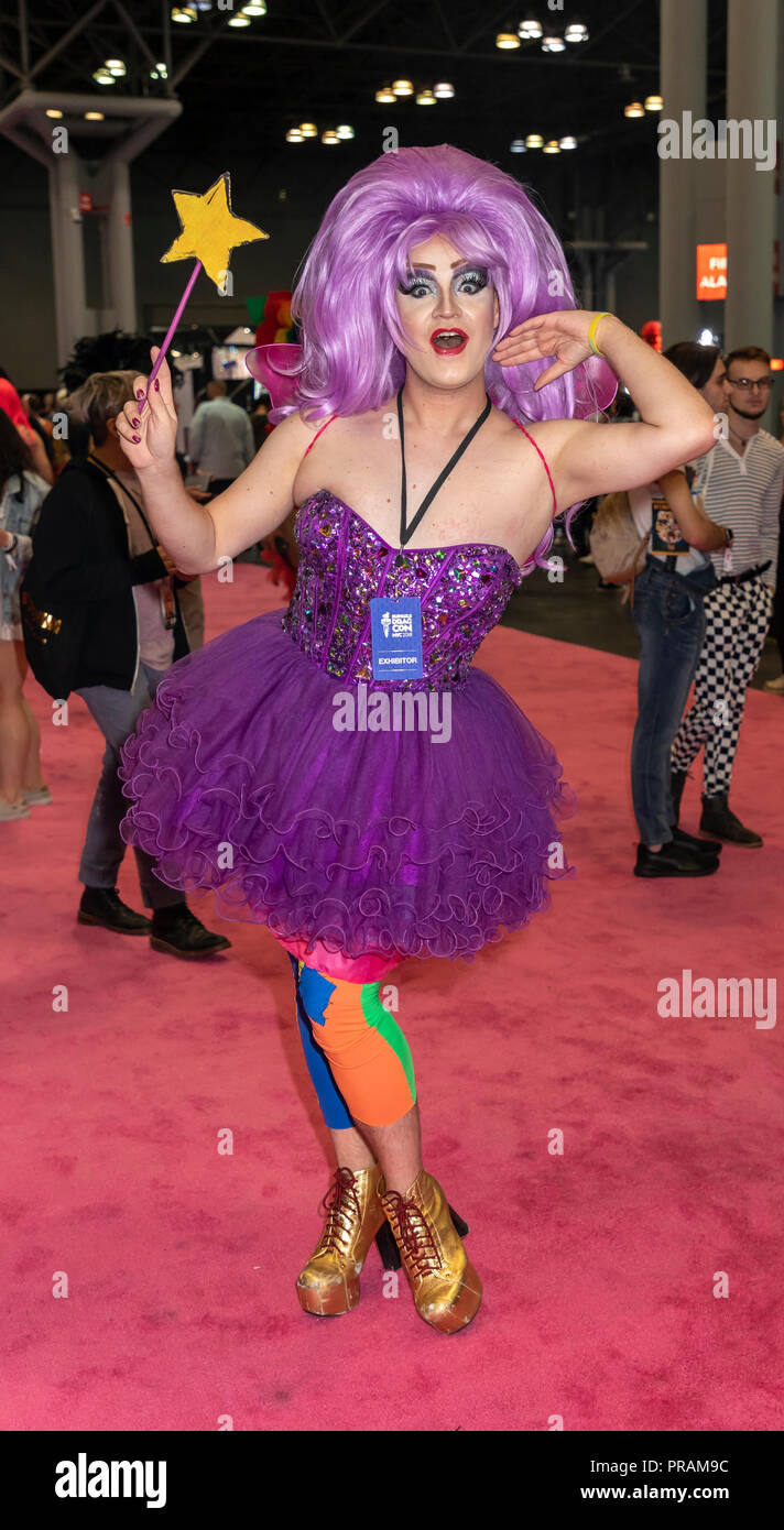 New York, United States. 21st Apr, 2018. Dearra Taylor and Shalom attend  Beautycon festival at Javits Jacob Center Credit: Lev Radin/Pacific  Press/Alamy Live News Stock Photo - Alamy