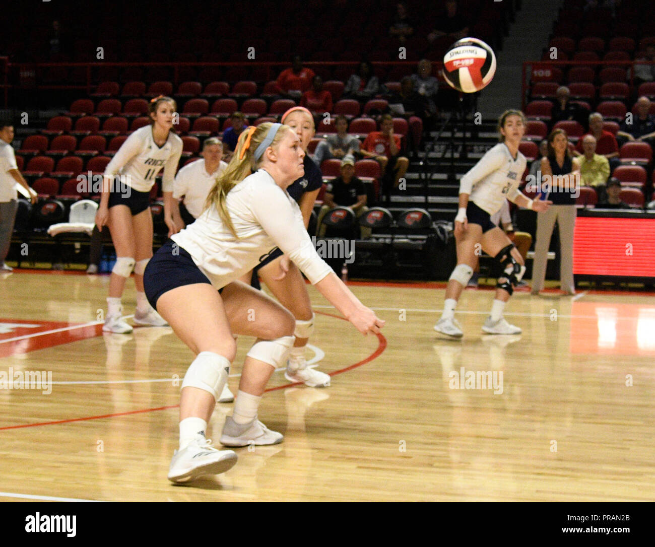 September 30, 2018 Rice Owls Kassidy Muse (9) digs the ball in the