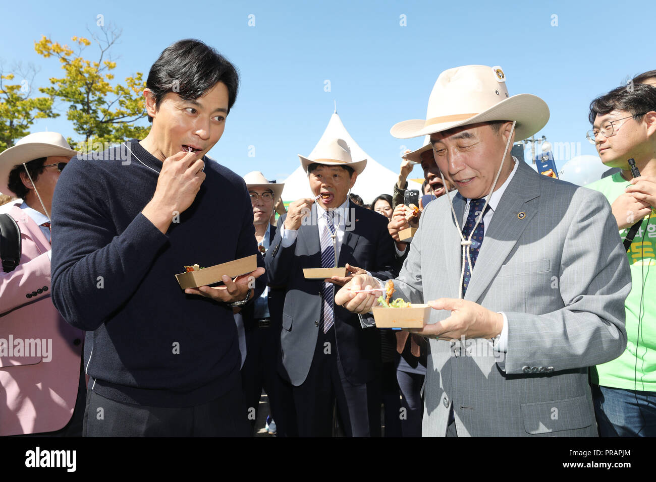 01st Oct, 2018. S. Korean actor Jang Dong-gun South Korean actor Jang Dong-gun (L) attends the 5th Handon Day at Seoul Land in Gwacheon, Gyeonggi Province, just south of Seoul, on Sept. 29, 2018. Credit: Yonhap/Newcom/Alamy Live News Stock Photo