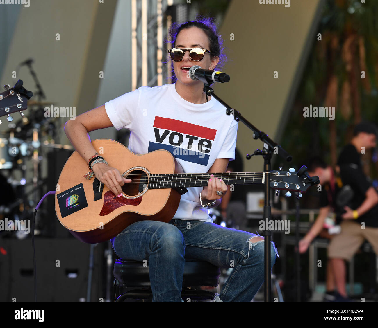 Samantha ronson of ocean park standoff hi-res stock photography and ...