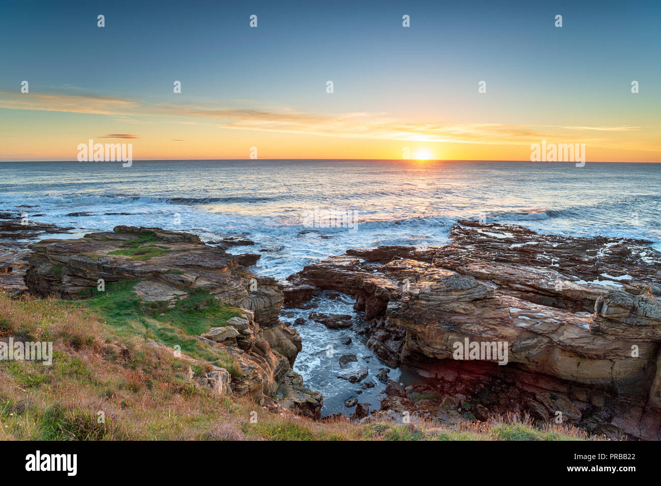 Sunrise over rock ledges hi-res stock photography and images - Alamy
