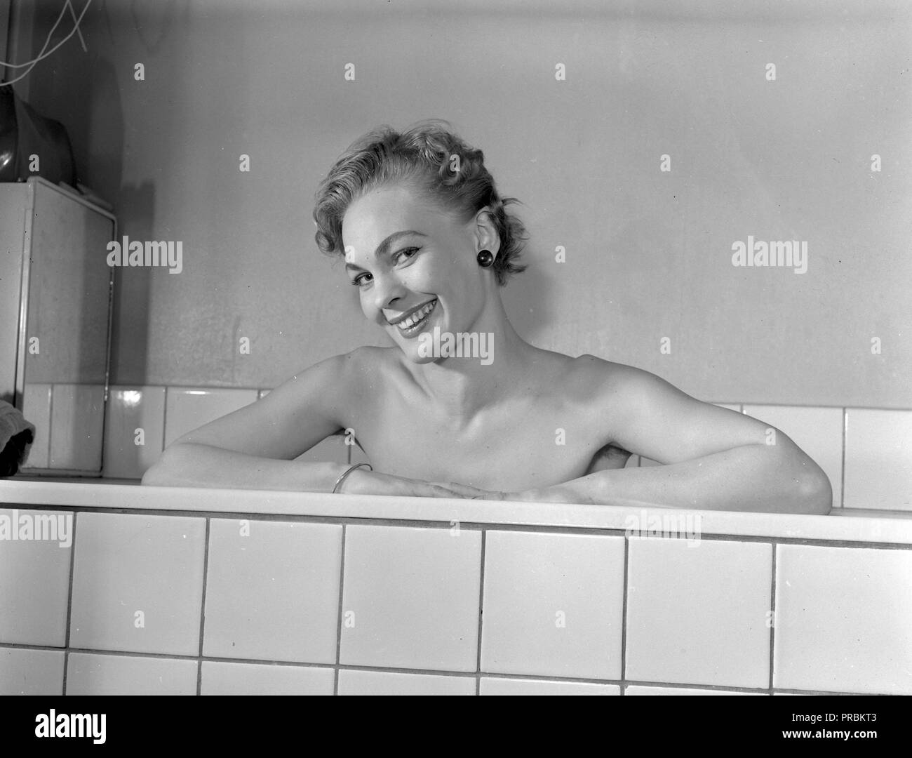 taking a bath housewife Adult Pics Hq