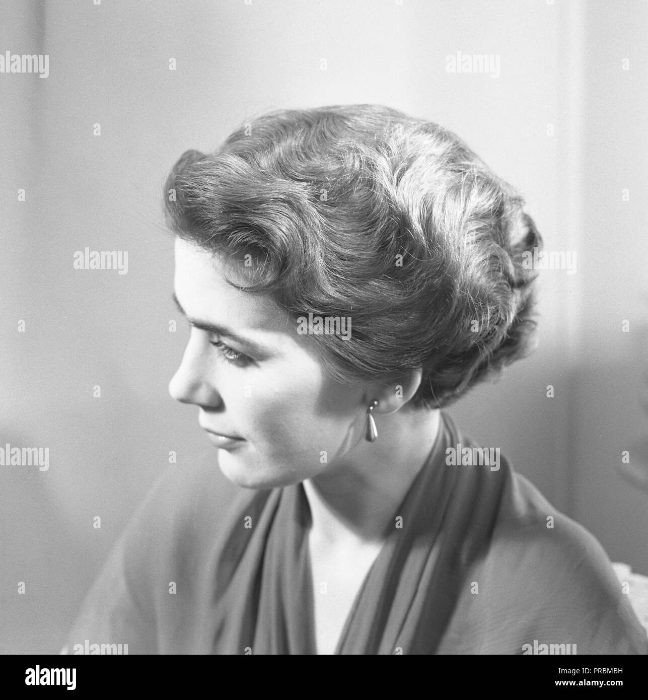 A 1950s hairstyle. A woman at the hairdresser 1952. Sweden 1952. ref 1962 Stock Photo