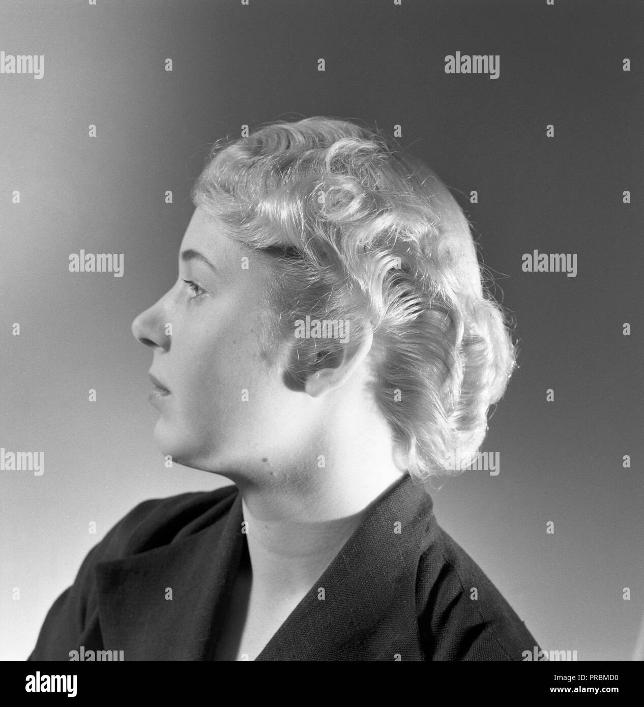 A 1950s hairstyle. A woman at the hairdresser 1952. Sweden 1952. ref 1962 Stock Photo