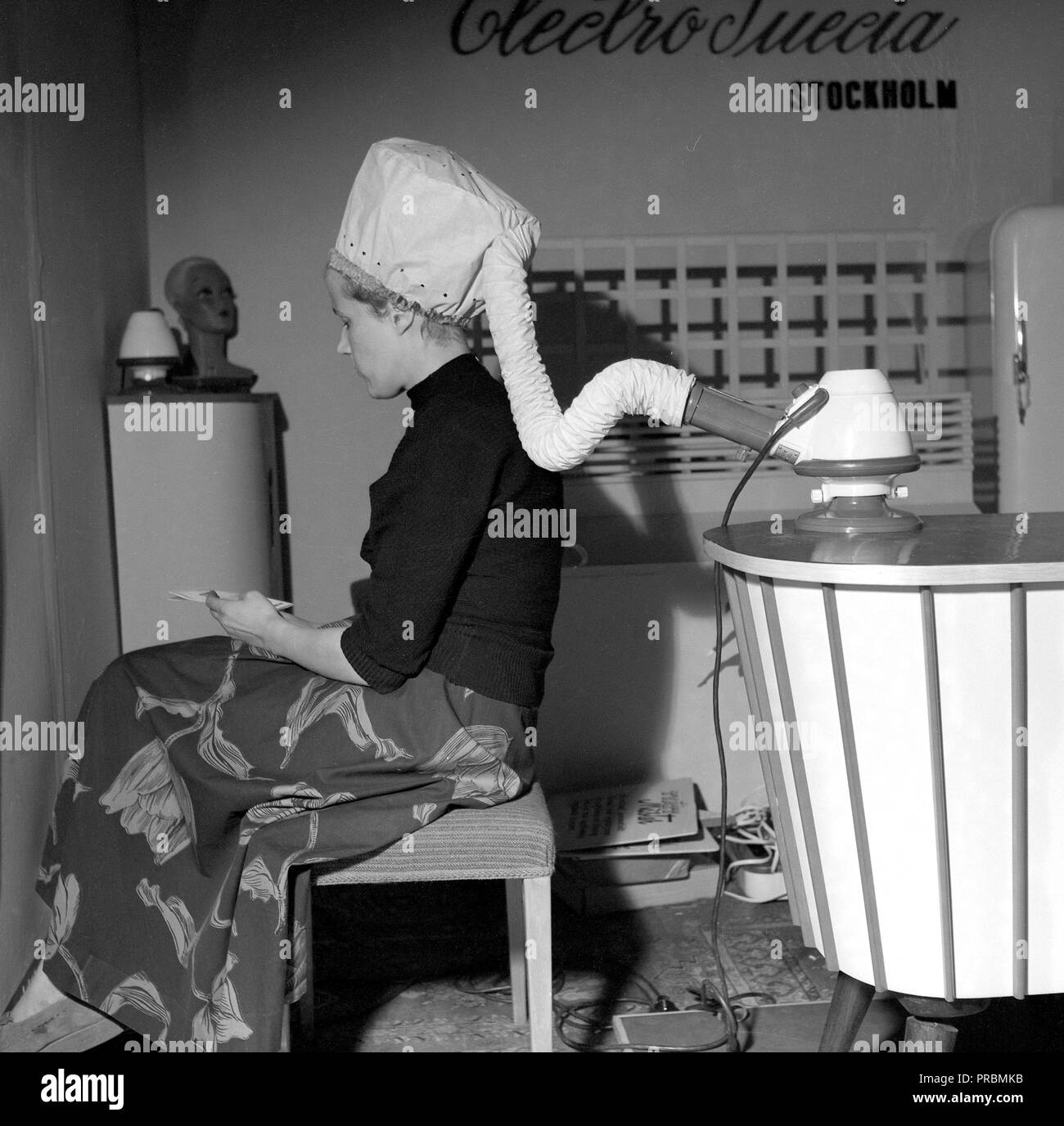Hair dryer vintage hi-res stock photography and images - Alamy Hair dryer vintage hi-res stock photography and images - Alamy