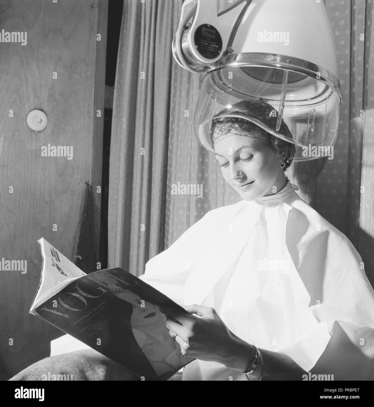 Woman drying hair retro hi-res stock photography and images - Alamy