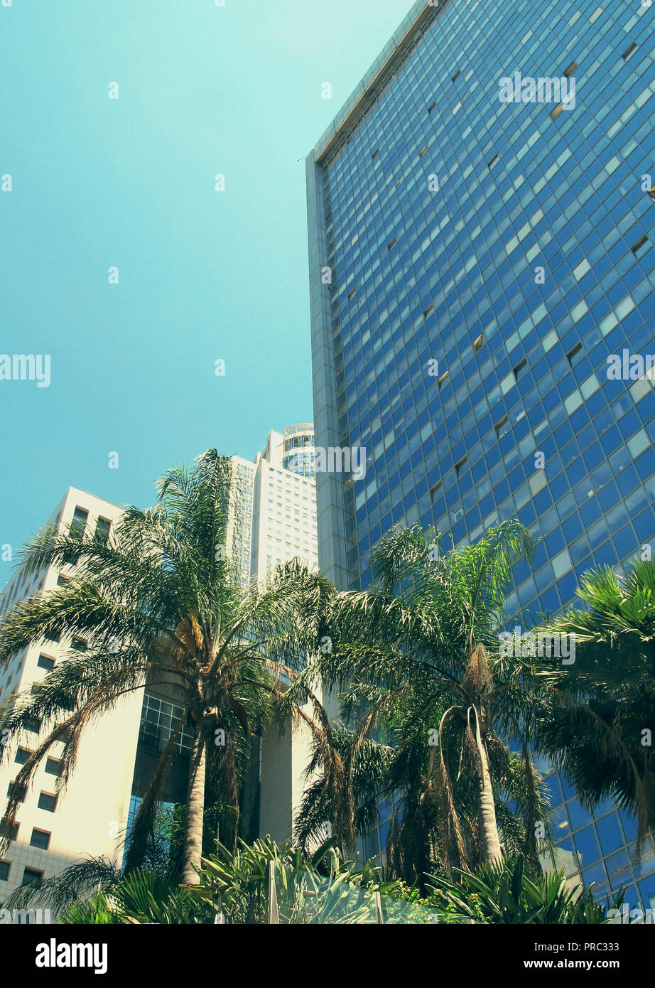 Skyscraper in tel aviv downtown hi-res stock photography and images - Alamy