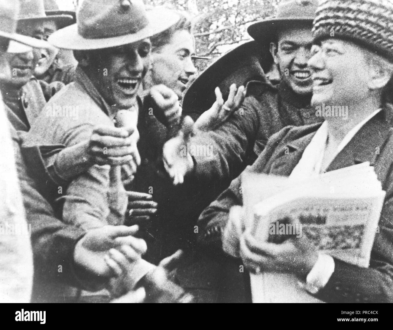 Theresa Hitchler, Headquarters Staff, A.L.A., distributing magazines brought by seaplane from Washington, D.C., to Quantico, VA., May 6, 1919 Stock Photo