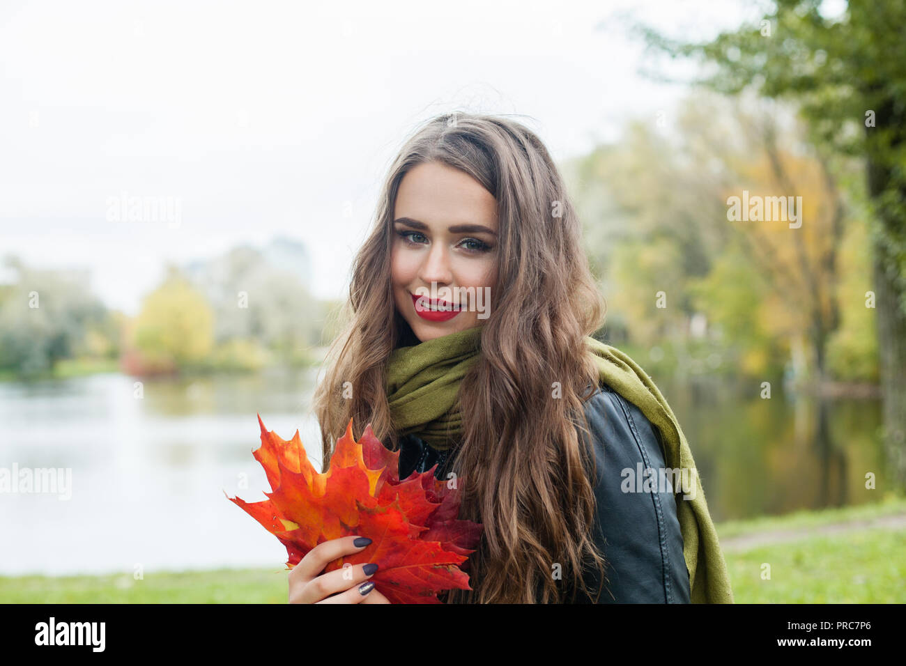 Woman outdoor autumn hi-res stock photography and images - Alamy