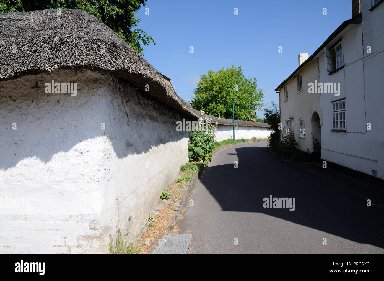 Cow dung wall hi-res stock photography and images - Alamy