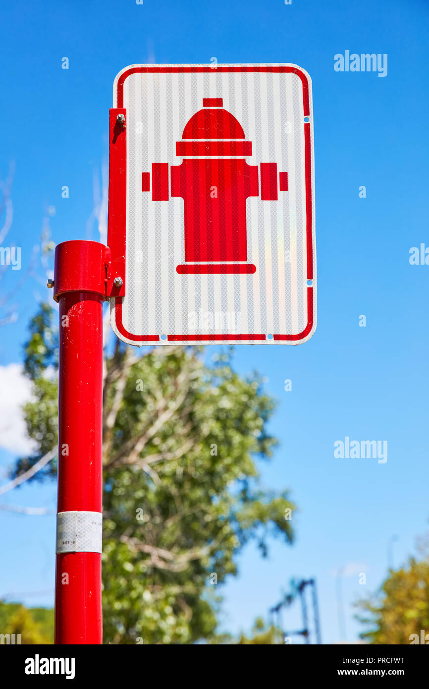 Fire hydrant sign hi-res stock photography and images - Alamy
