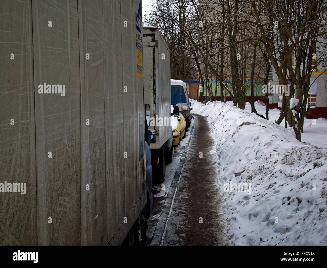 Sidewalk in snow hi-res stock photography and images - Alamy