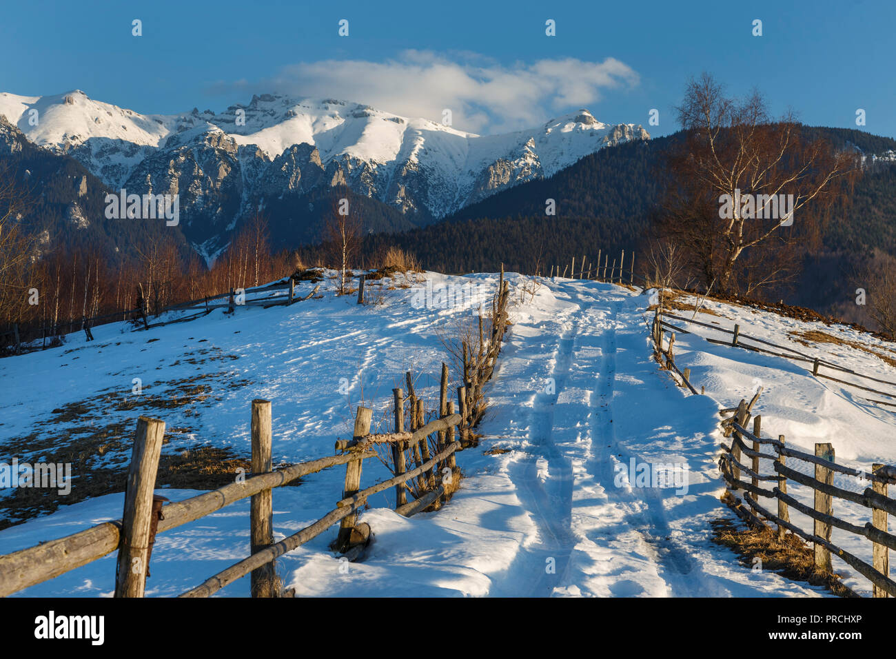 Snow capped ridge hi-res stock photography and images - Alamy