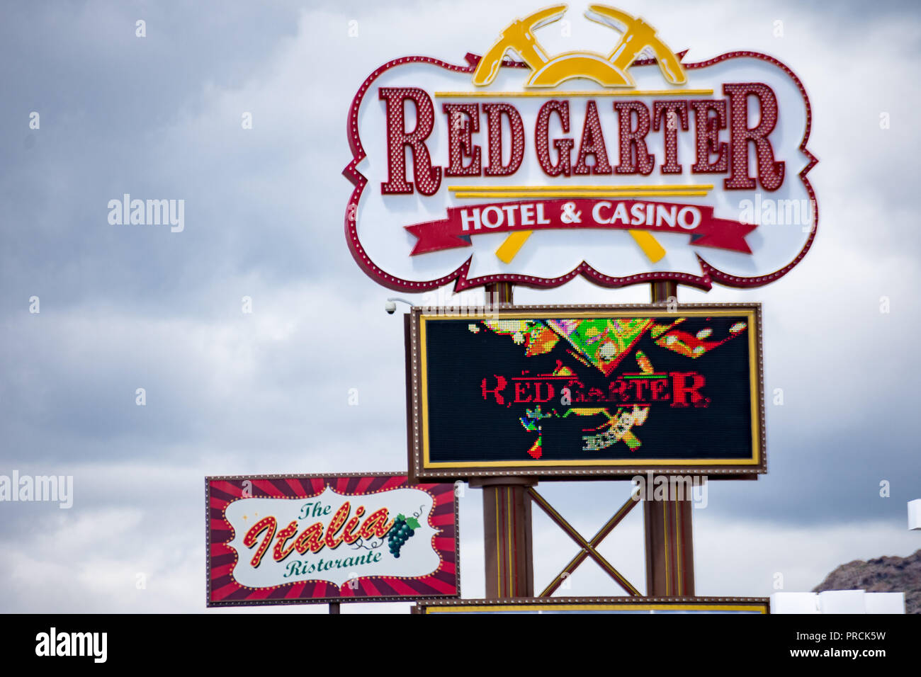 Utah Nevada Border Towns The Red Garter Casino, Located In West Wendover, A Town On The Utah Nevada  Border, Offers Slot Machines And Table Games For Gambling Stock Photo -  Alamy