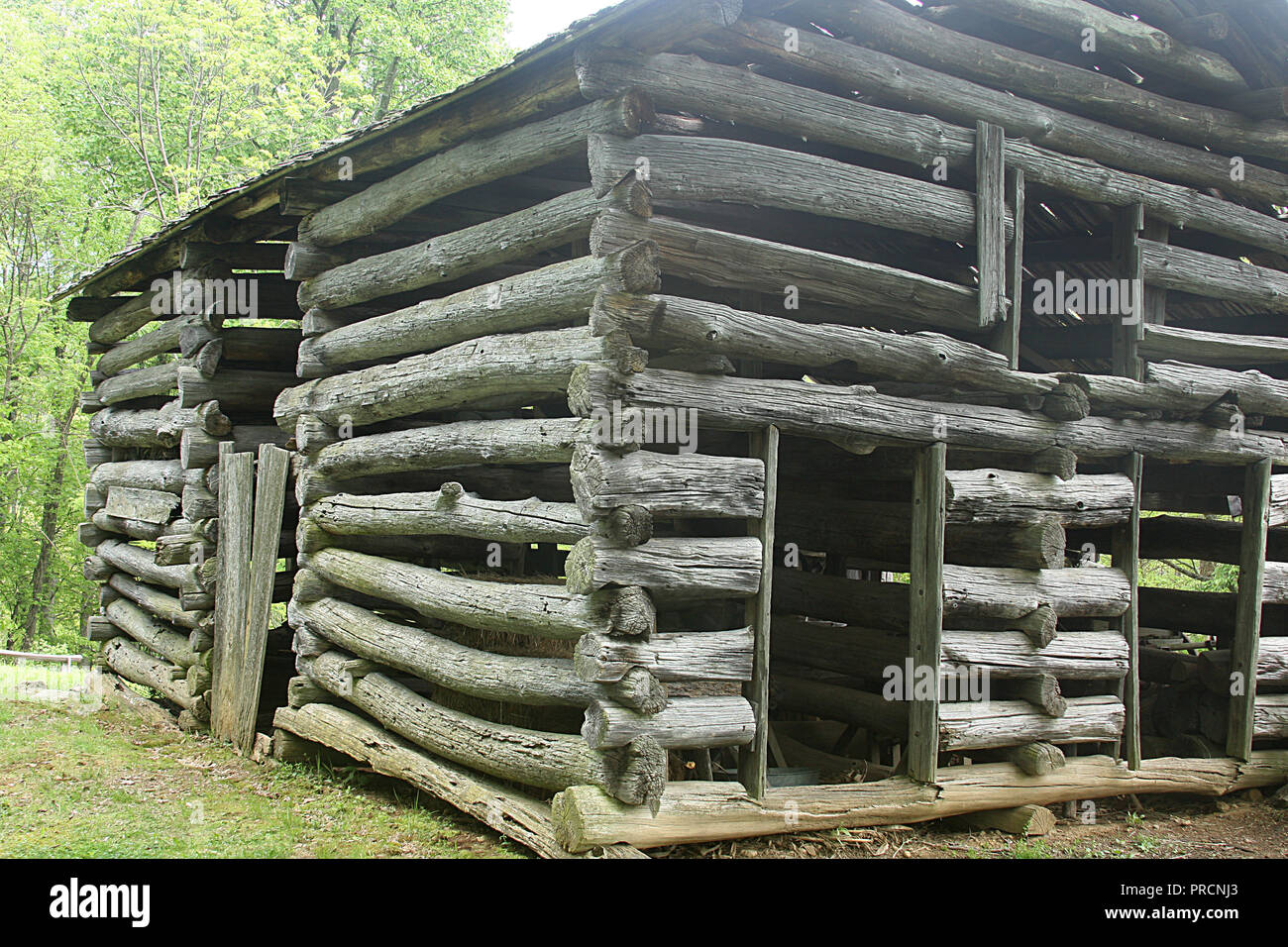 Old log storage shed in Virginia's Blue Ridge Parkway, USA. Johnson Farm, 1930. Stock Photo