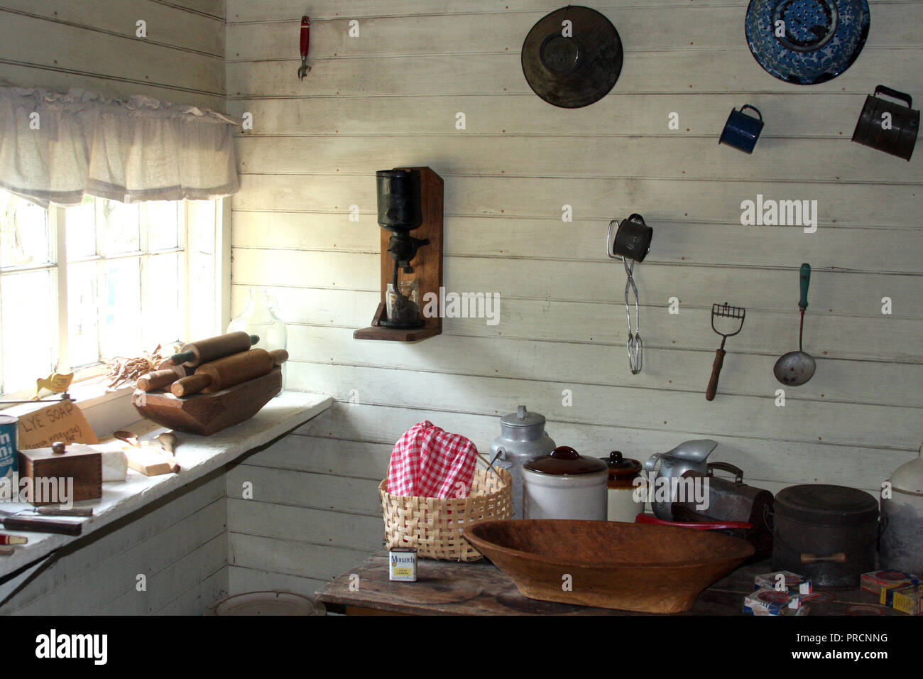 Objects preserved and displayed in historical mountain house in Virginia's Blue Ridge Parkway, USA. Johnson Farm, 1930. Stock Photo