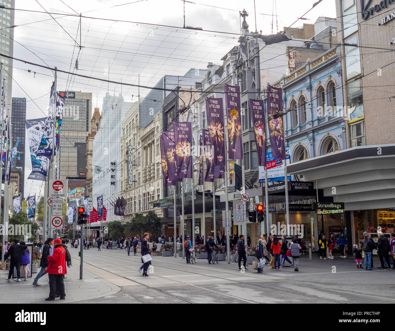 Shoppers bourke street mall hires stock photography and images Alamy