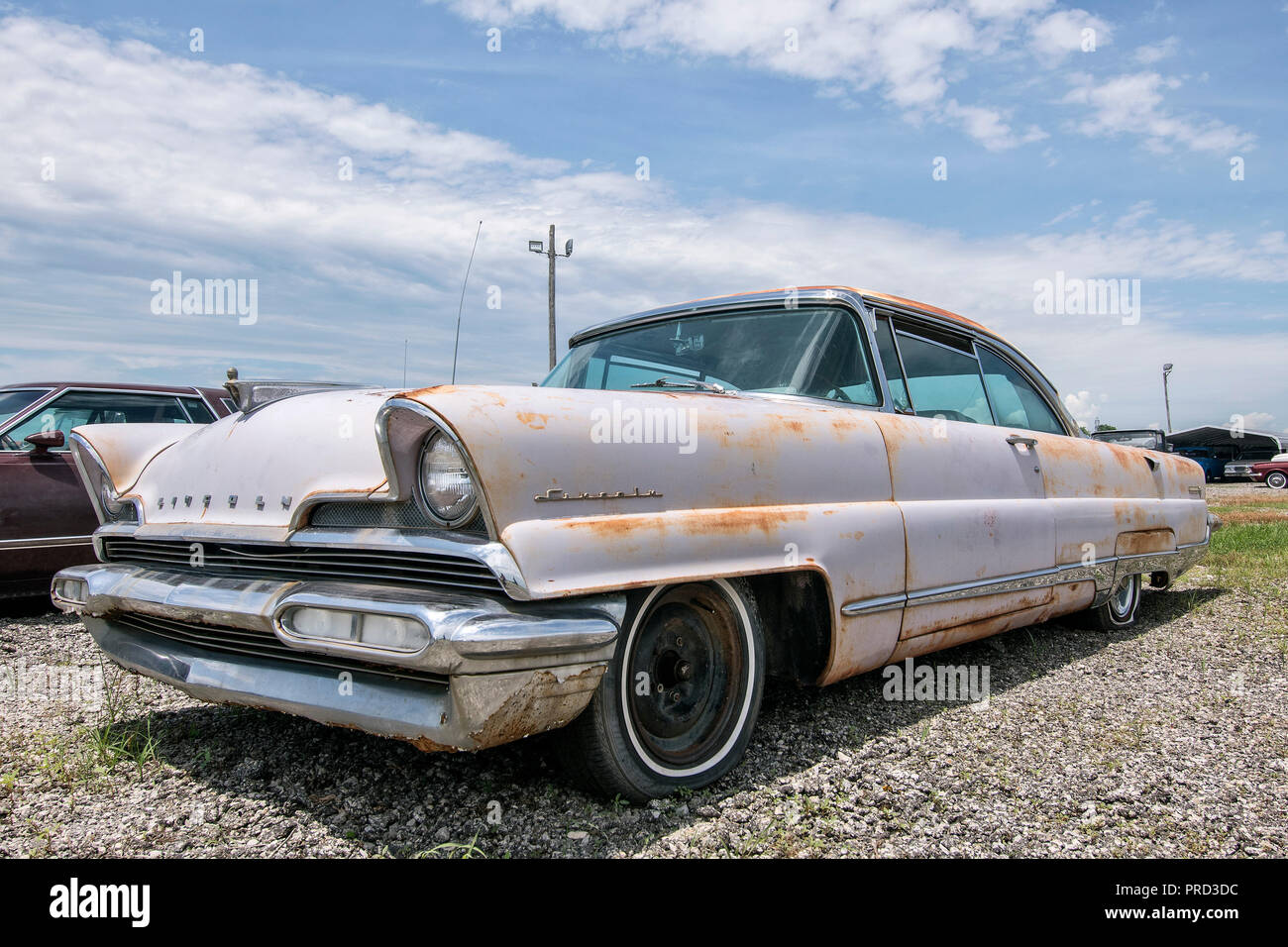 Classic Lincoln at Country Classic Cars LLC car dealership on Route 66
